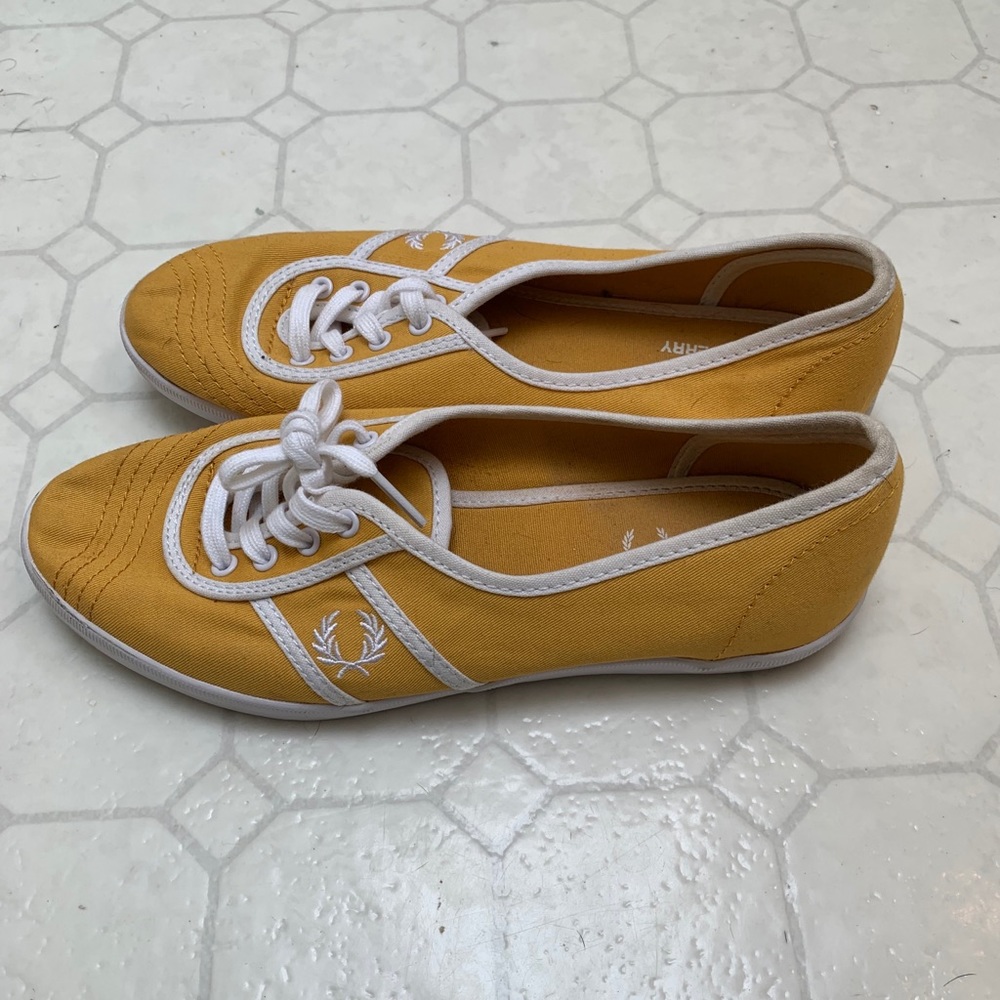 Fred Perry yellow flat sneaker slip-ons